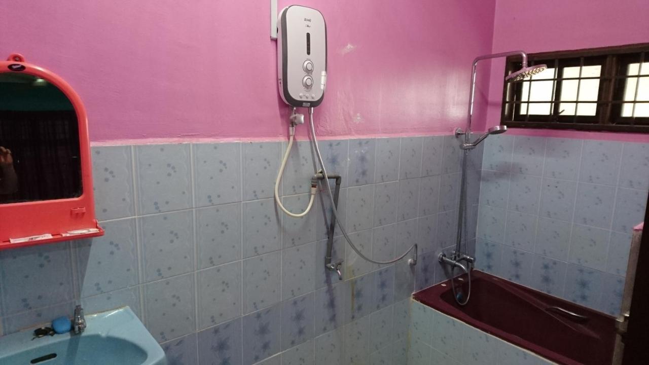 Homestay Roomstay Srizahrani *